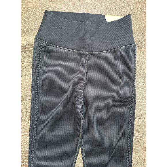 NWT Offline By Aerie Seemless 7/8 Legging Ribbed Cable-Knit Black Size M - Picture 2 of 7